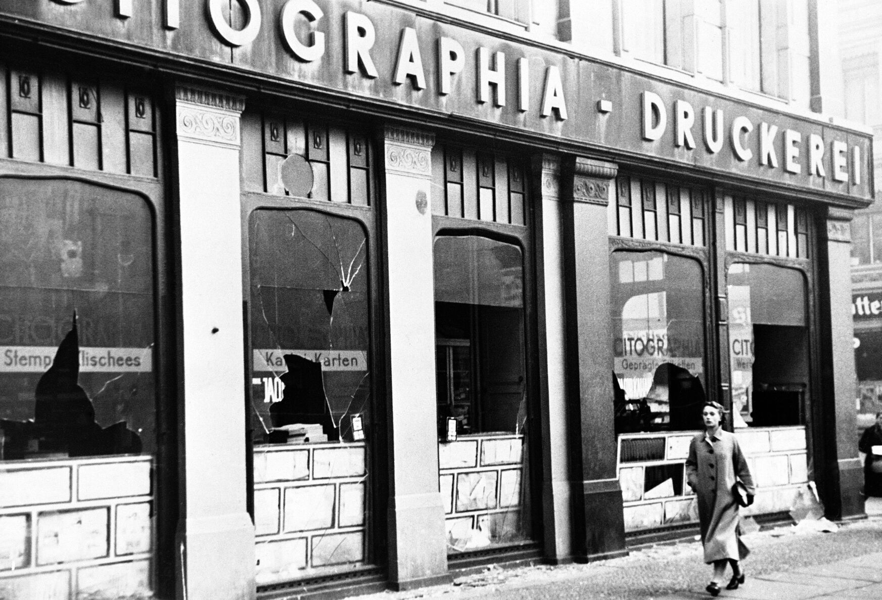 1938: "Kristallnacht"